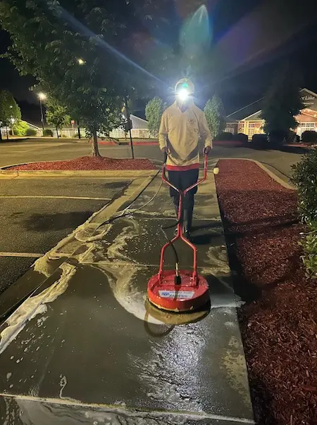 restaurant-parking-lot-curbing-pressure-cleaning-athens-ga